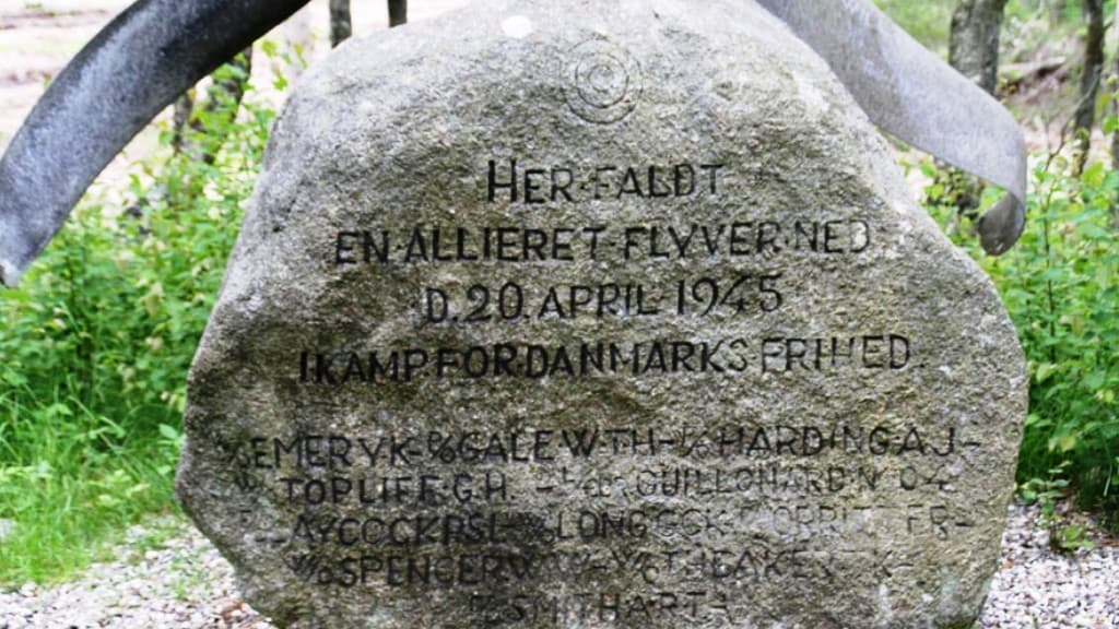 Flyverstenen (Der Gedenkstein der Flieger) in Torstedlund Skov